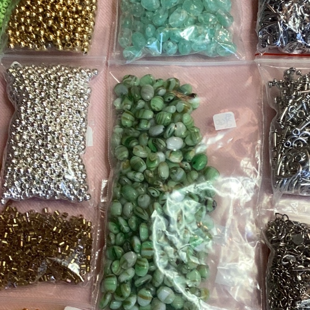 Lot #70 Jewelry Making Seed,Crystal, 
Spacers, Stone & Findings by Hundreds - Picture 10 of 11